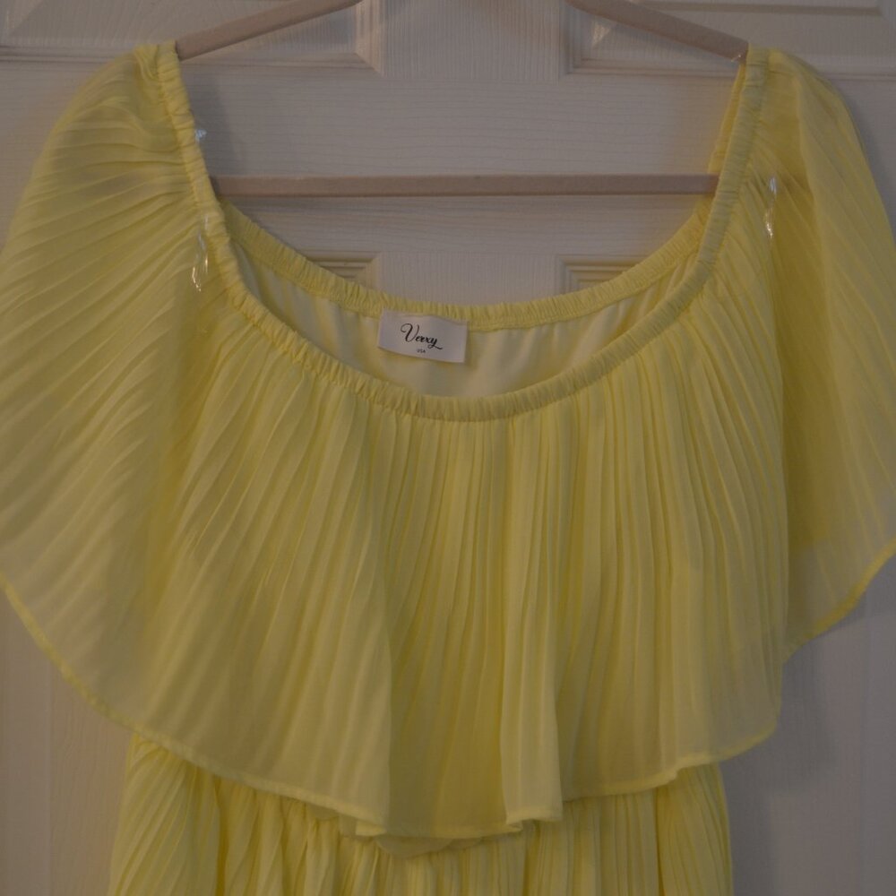Yellow lined Ruffled Dress - Picture 2 of 4